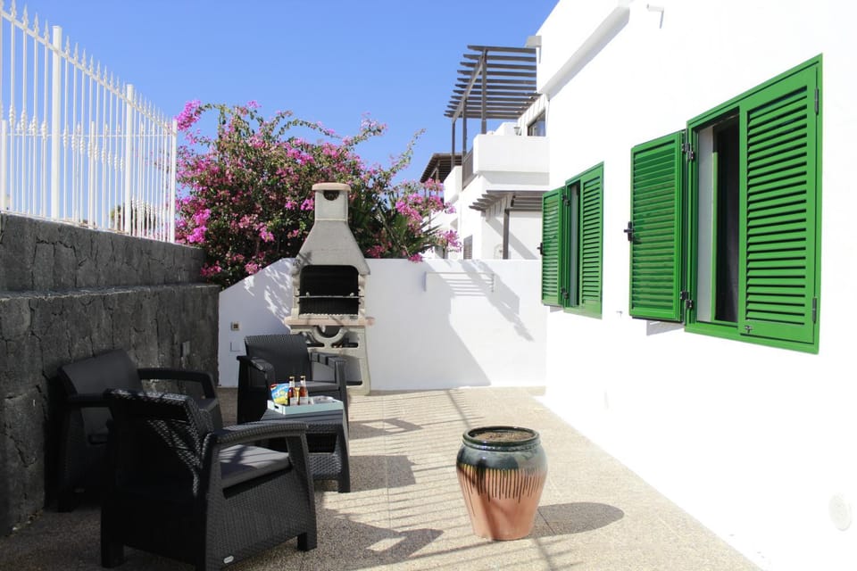 Patio, BBQ facilities, Seating area