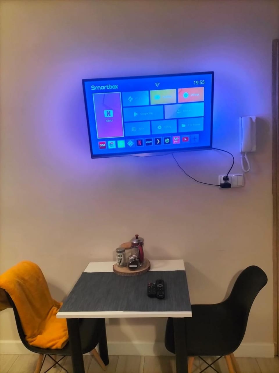 TV and multimedia, Dining area
