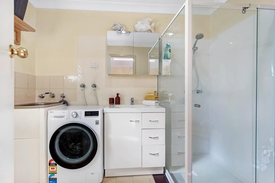 Shower, Bathroom, washing machine