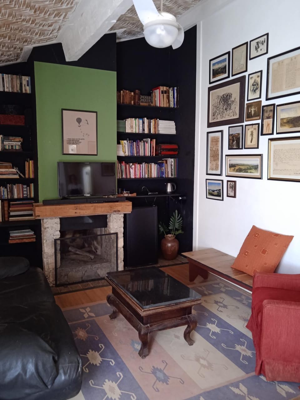 Library, Living room, Seating area