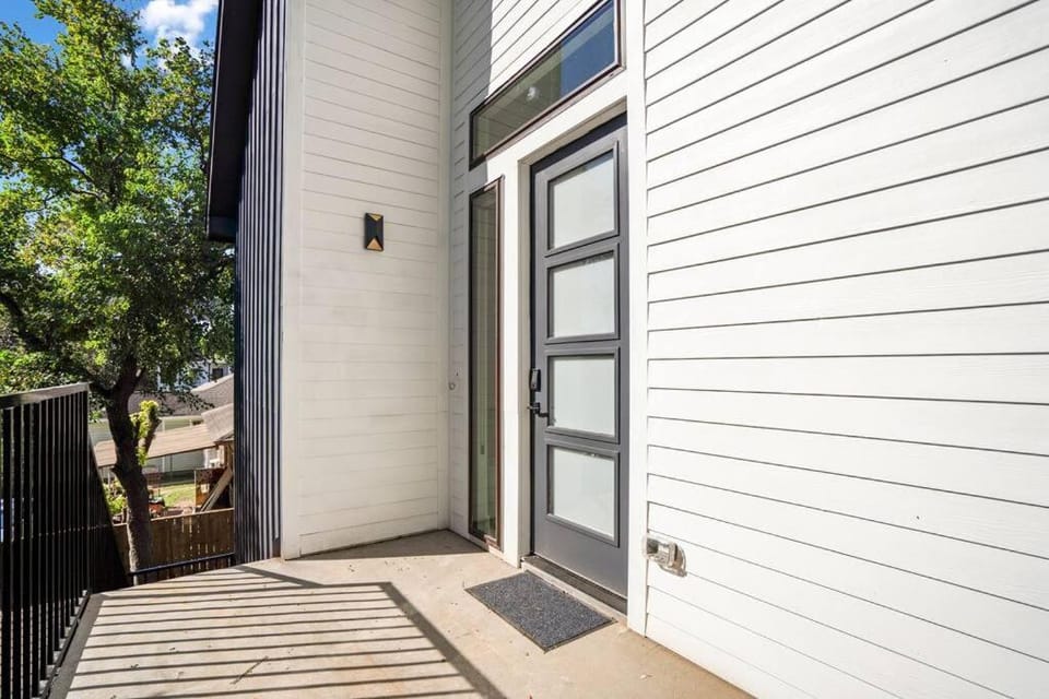 Boho Lodge Studio @ East Downtown House in Houston