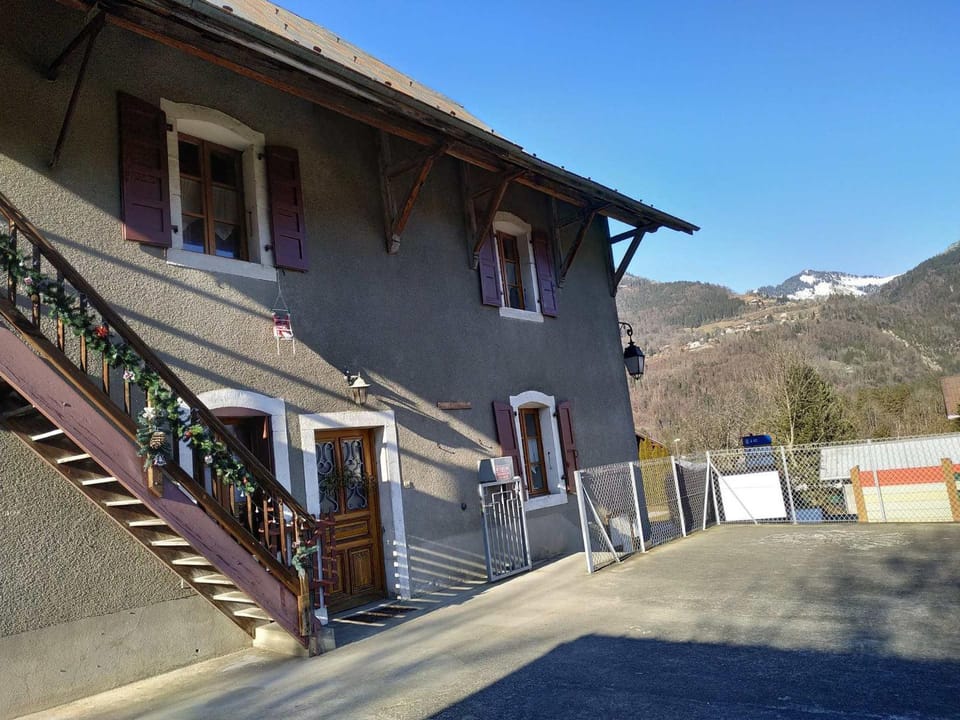 Maison mitoyenne familiale avec 2 appartements - idéal grande famille - FR-1-642-13 Apartment in Morillon