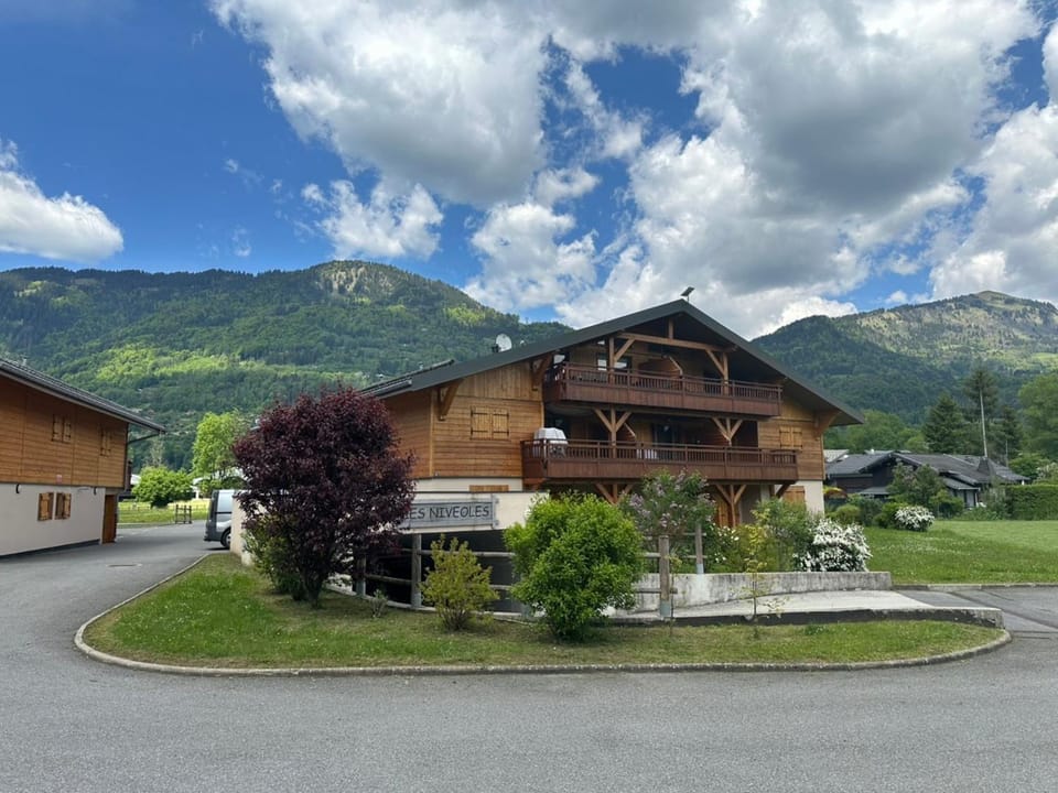 Bel appartement avec parking, 2 chambres près du Lac Bleu - FR-1-642-35 Apartment in Morillon