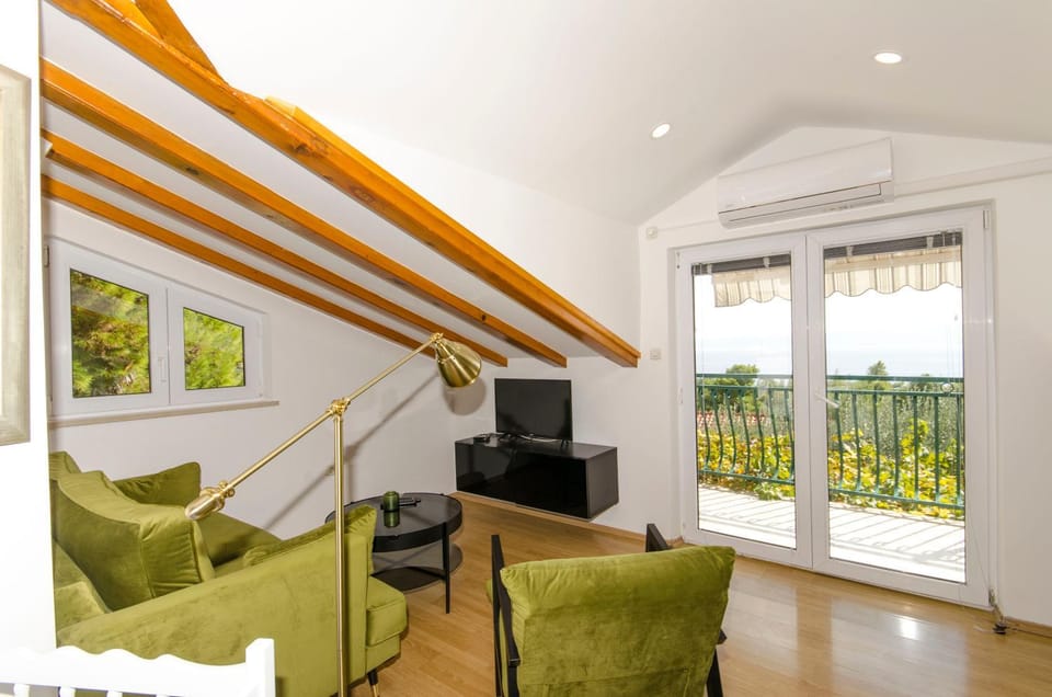 Living room, Sea view