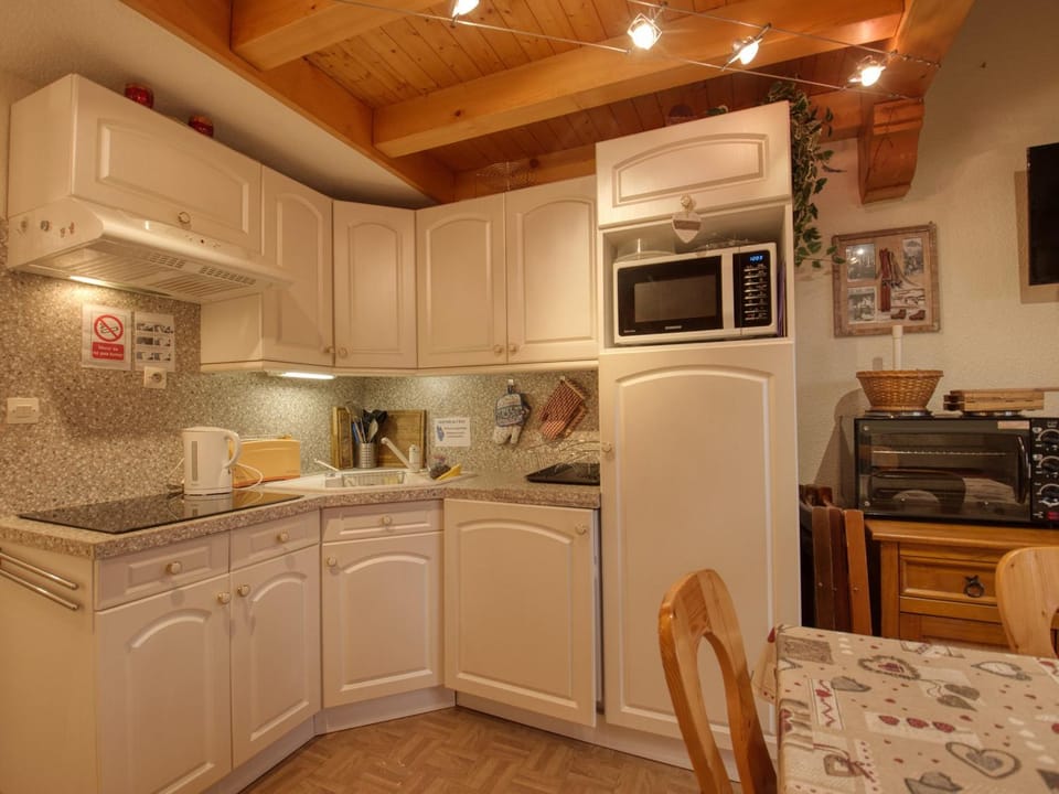 Duplex cosy 4 pers. à Morillon avec parking et balcon - FR-1-642-54 Apartment in Morillon