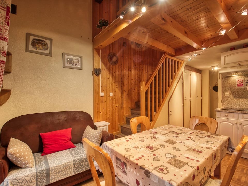 Duplex cosy 4 pers. à Morillon avec parking et balcon - FR-1-642-54 Apartment in Morillon