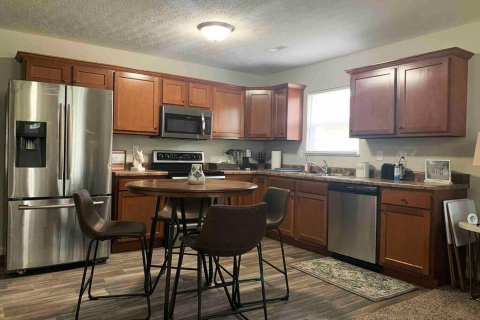 Kitchen or kitchenette, Dining area, dishwasher, minibar, pet friendly, stove, toaster
