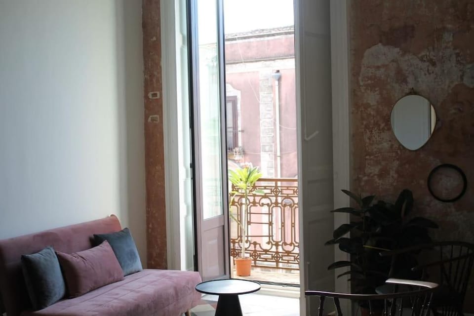 Gorgeous flat with Opera view Apartment in Catania