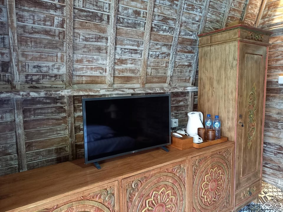 TV and multimedia, Coffee/tea facilities, wardrobe