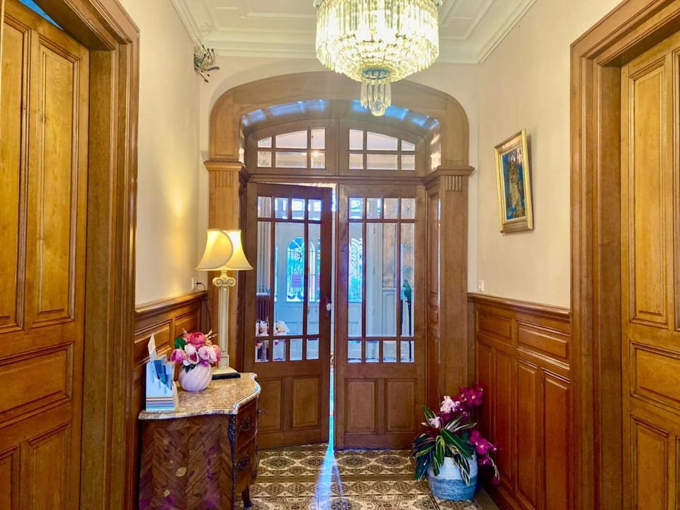 Property building, Facade/entrance, Lobby or reception