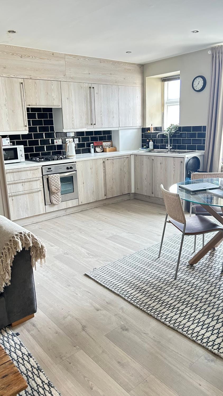 Kitchen or kitchenette, Living room, Seating area, Dining area, dishwasher, stove