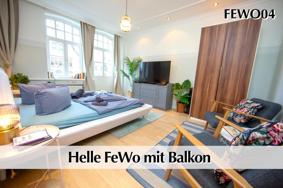 Communal lounge/ TV room, TV and multimedia, Living room, Seating area, Evening entertainment, Text overlay