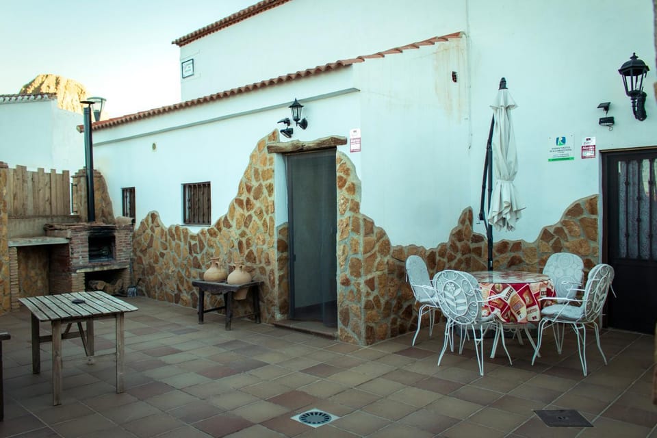 Patio, Facade/entrance