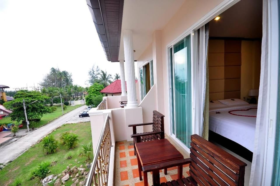 The Mareeya Place Bed and Breakfast in Kamala