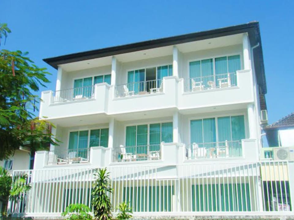 The Mareeya Place Bed and Breakfast in Kamala