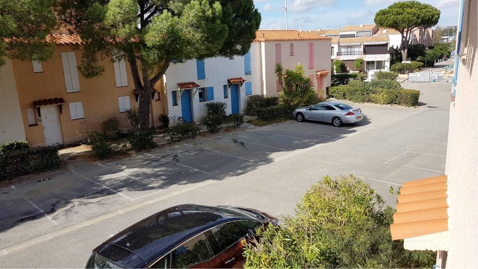 Property building, Parking