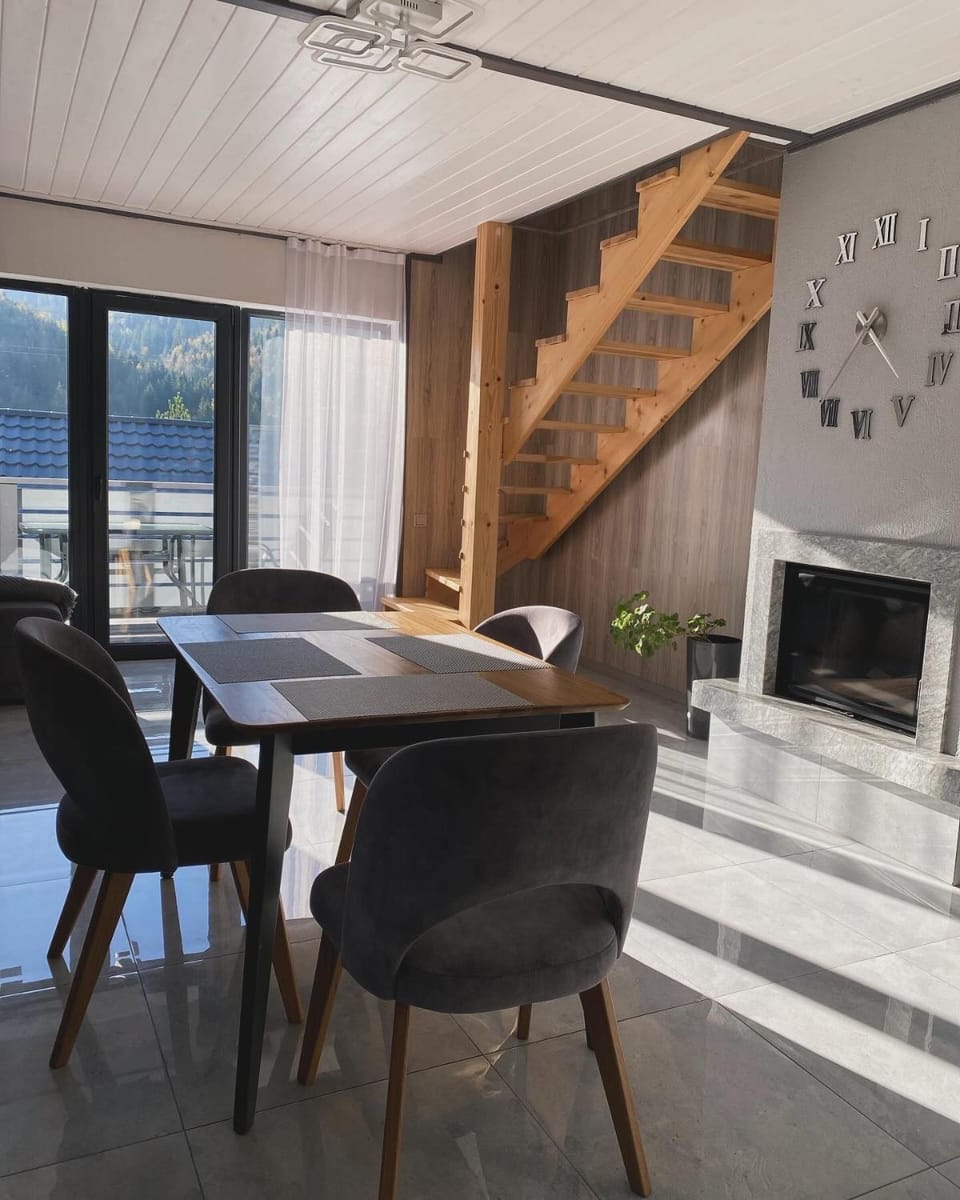 Seating area, Dining area