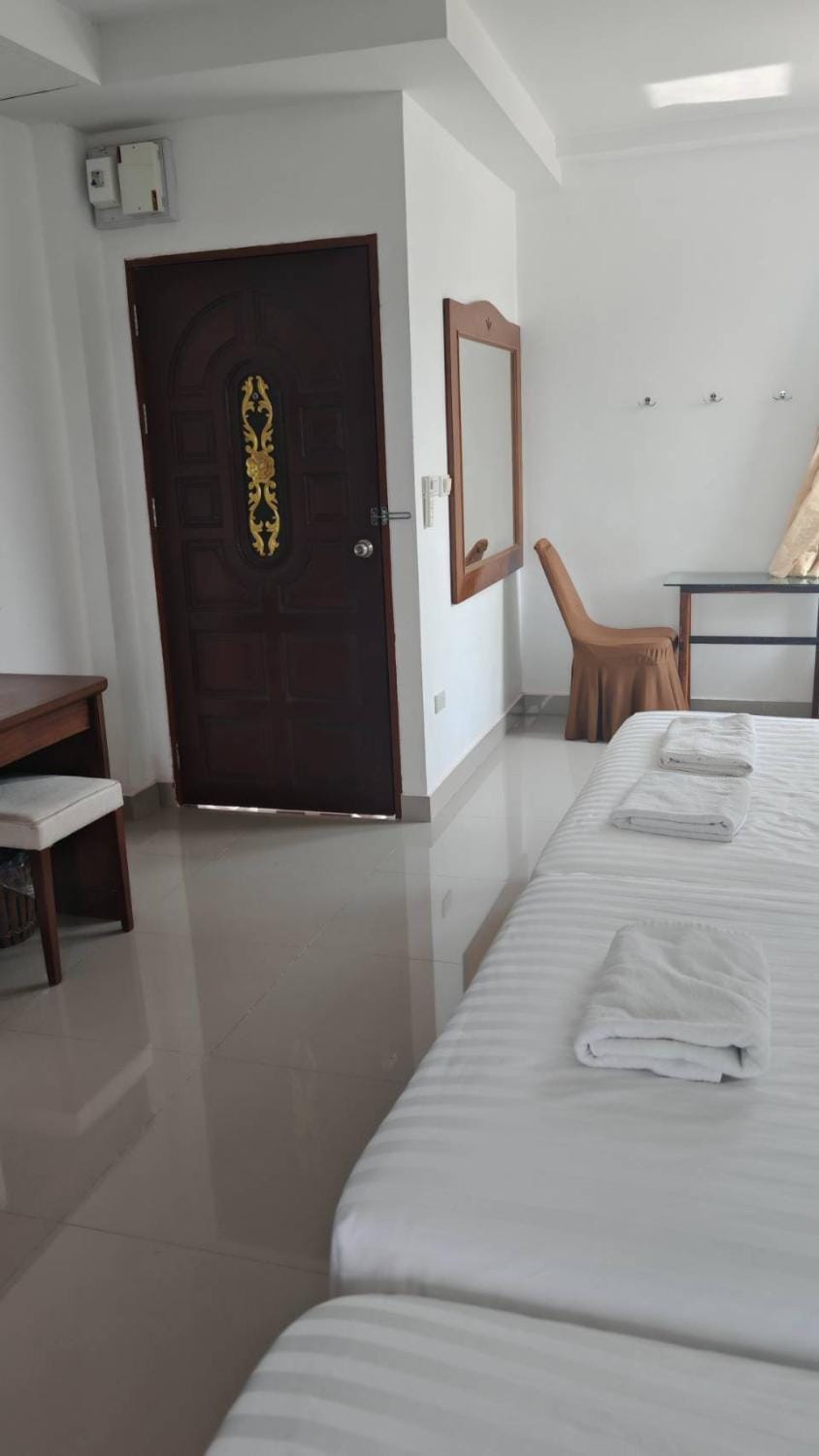 มุก&พลอย เรสซิเดนซ์ Apartment in Chon Buri Changwat