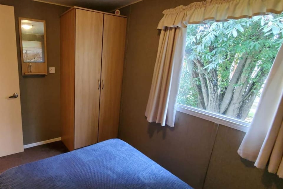 Family Friendly - Sleeps4 - Close To Nature House in Rhyl