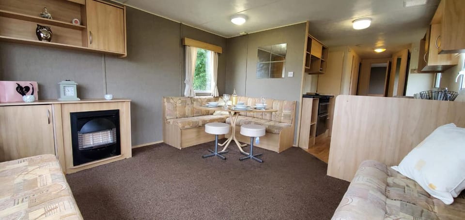 Kitchen or kitchenette, Living room, Photo of the whole room, Dining area
