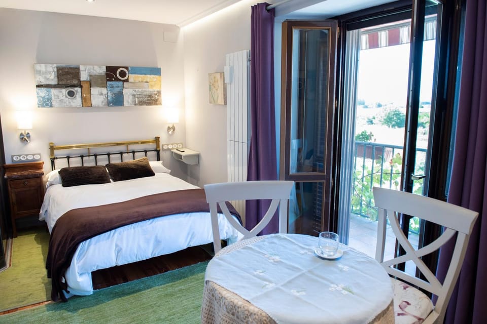 Hostal Rural Txapi Txuri Logis Hotels Bed and Breakfast in Navarre