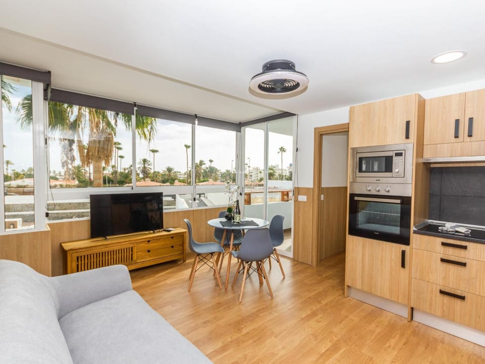 Kitchen or kitchenette, Living room, Dining area