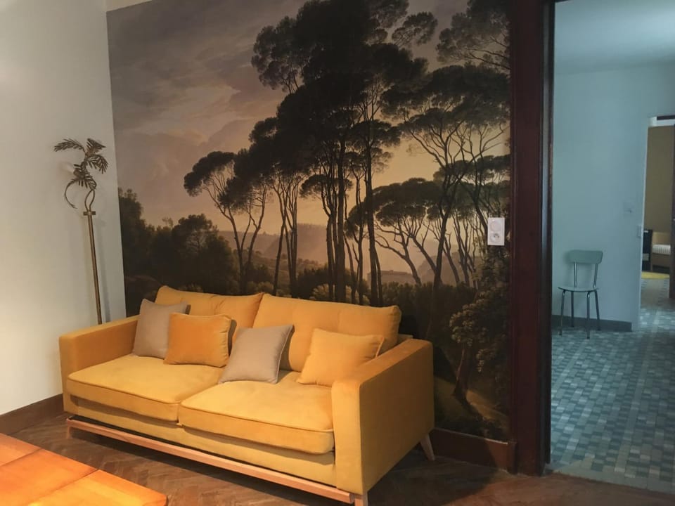 Living room, Seating area