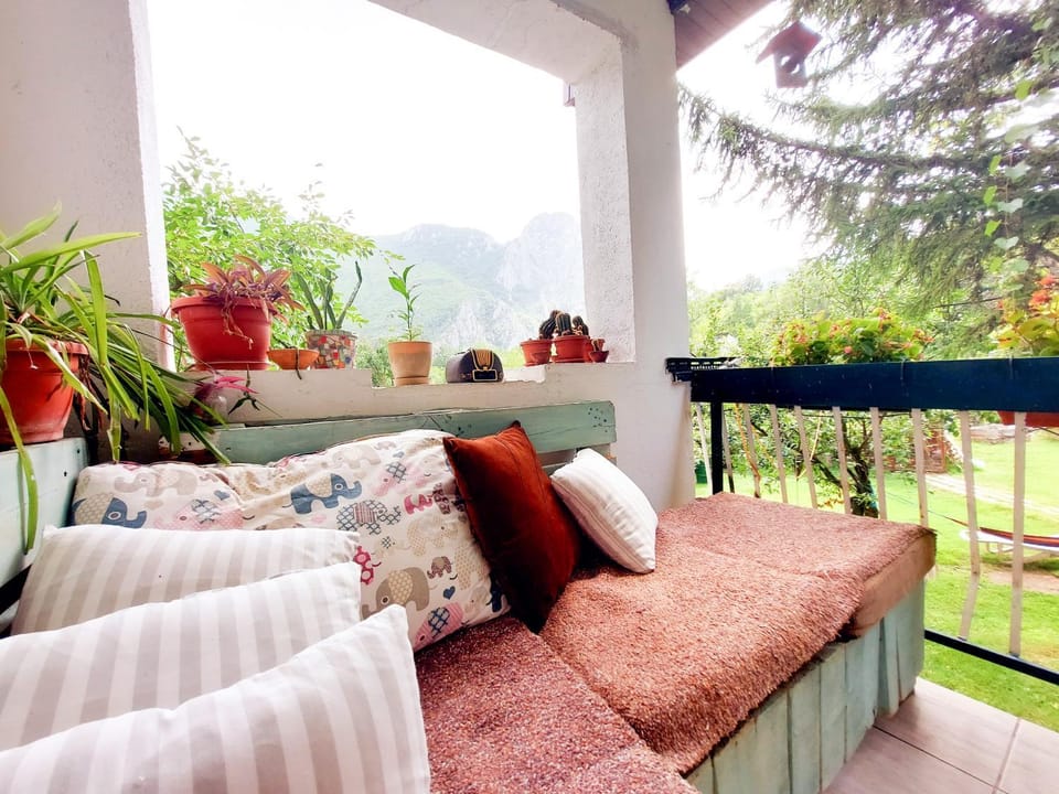 Apt - Sleeps 2 - Balcony - Pets Ok Apartment in Greater Skopje, North Macedonia