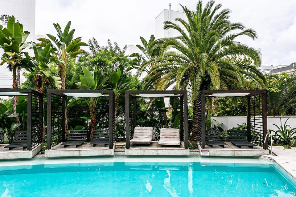 Day, Swimming pool