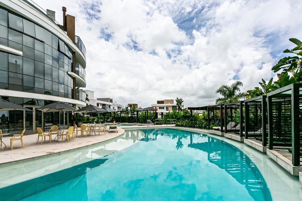 Day, Swimming pool, sunbed
