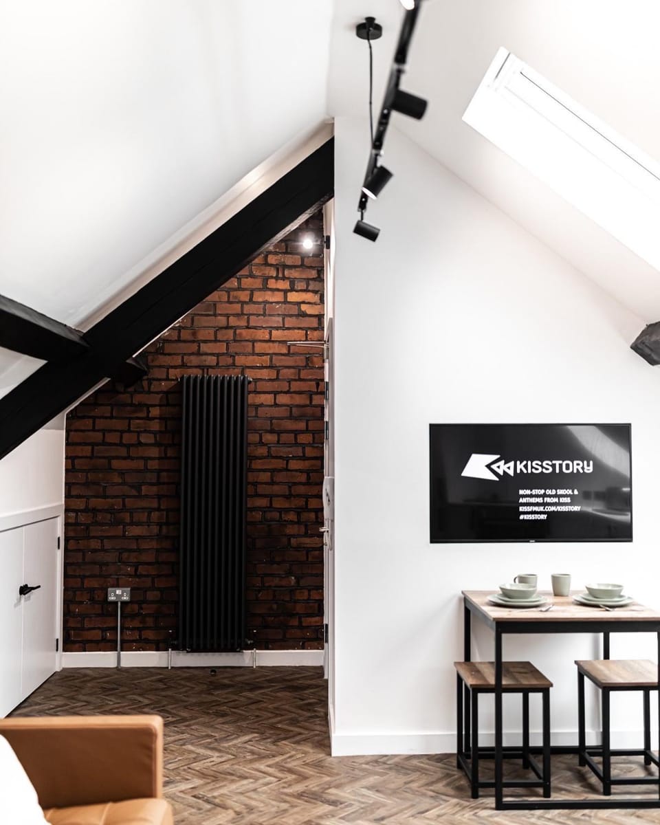 Facade/entrance, TV and multimedia, Dining area