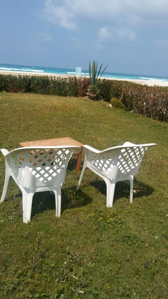 شاليه مرقيا بالساحل الشمالي صف اول بحر Apartment in Alexandria Governorate