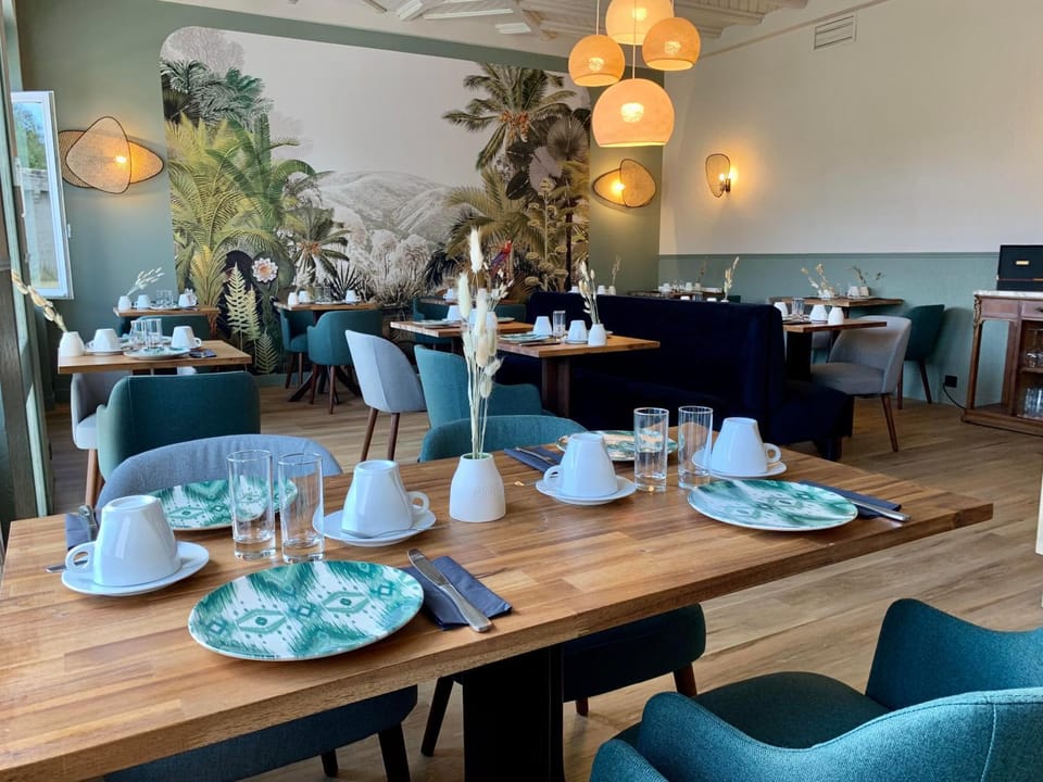 Property building, Breakfast