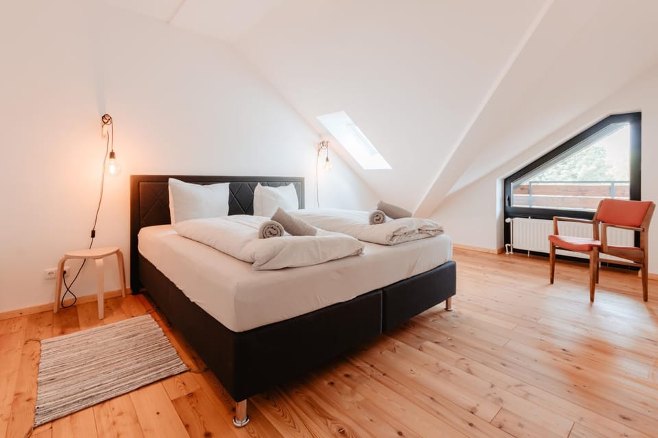 Photo of the whole room, Bedroom