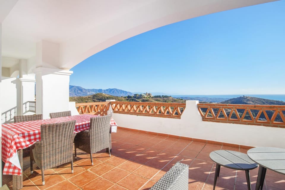 Property building, Balcony/Terrace, Living room