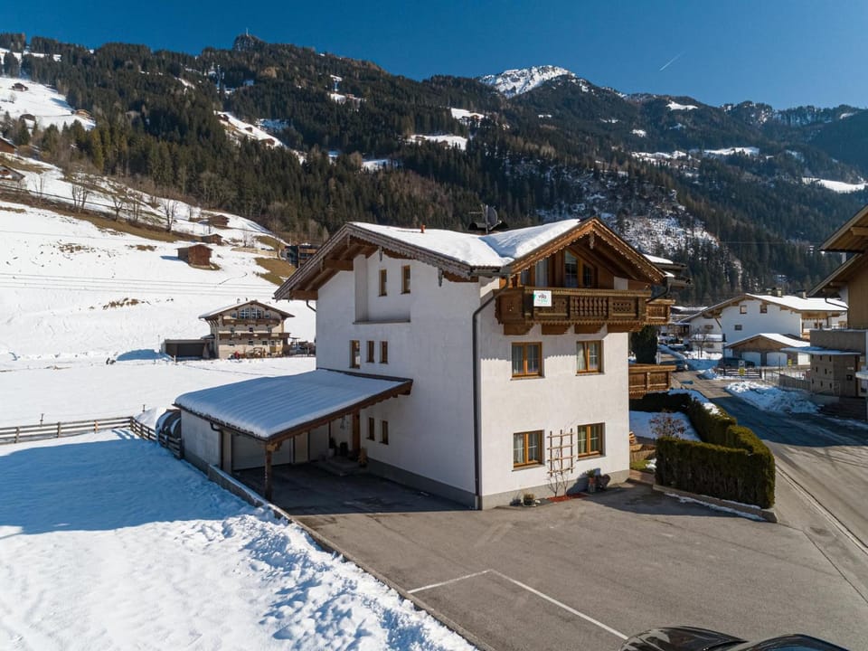 Property building, Winter