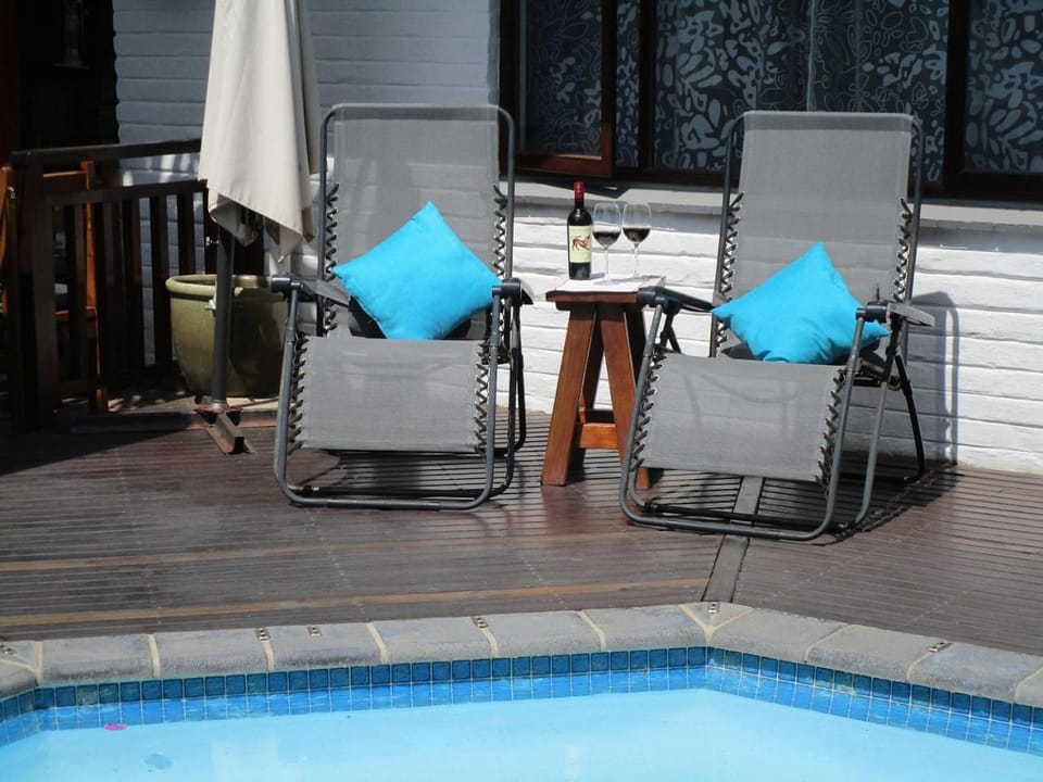 Balcony/Terrace, Swimming pool, sunbed, Internal: Not applicable to any particular room
