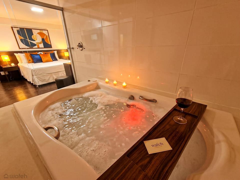 Bed, Hot Tub, Photo of the whole room, Bath