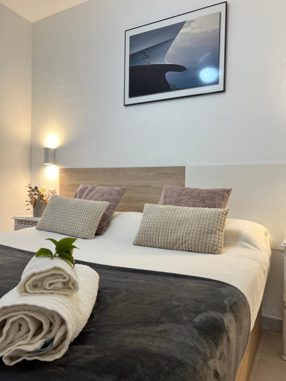 Bed, Photo of the whole room