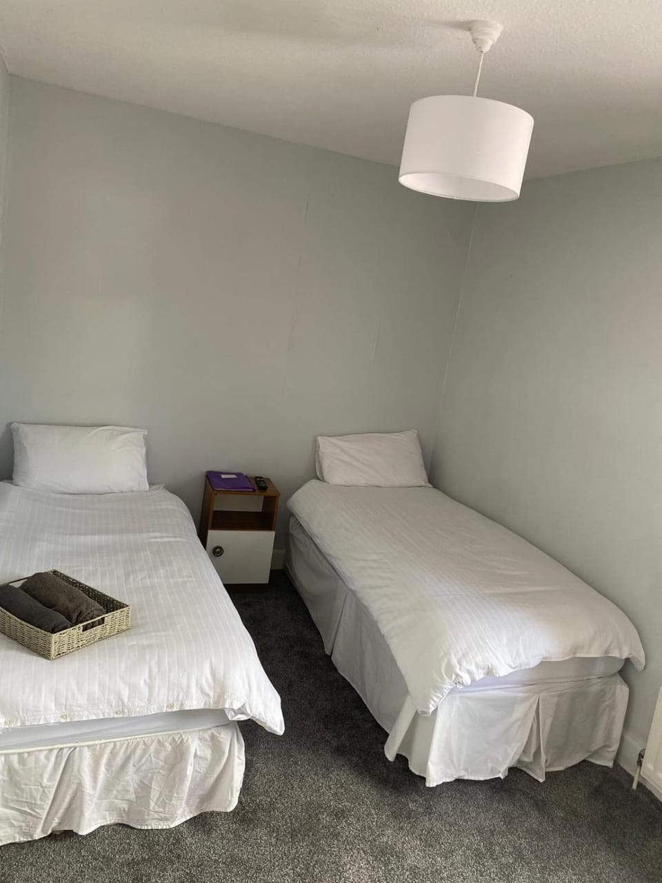 Bed, TV and multimedia, Bedroom, towels