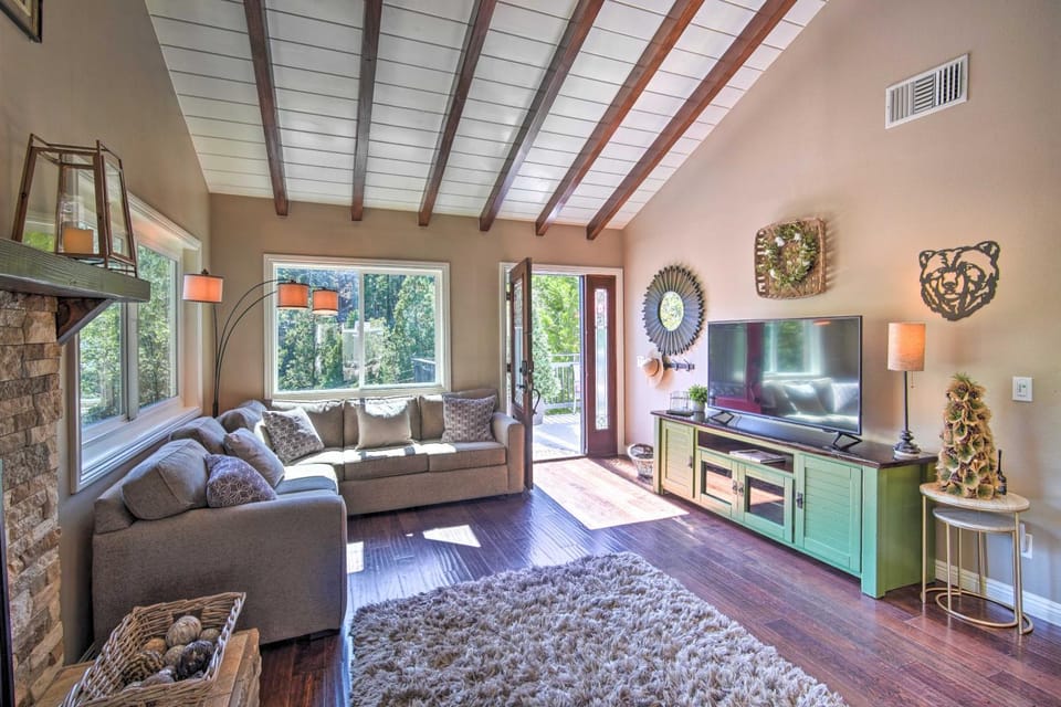 Tree-Lined Twin Peaks Cottage w/ Custom Stream House in San Bernardino