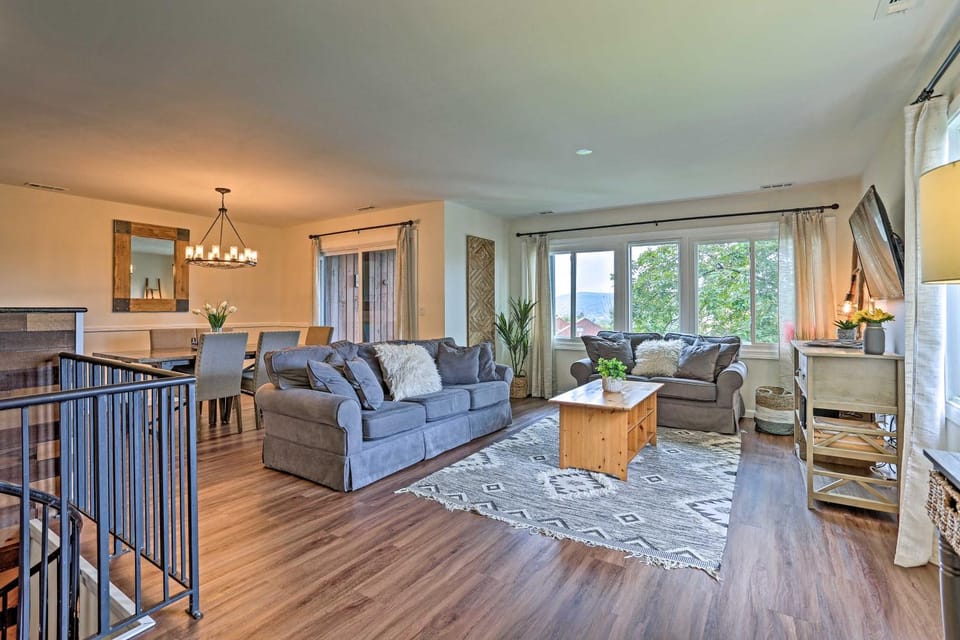 Vernon Condo w/ Deck, Near Appalachian Trail! House in Vernon Township