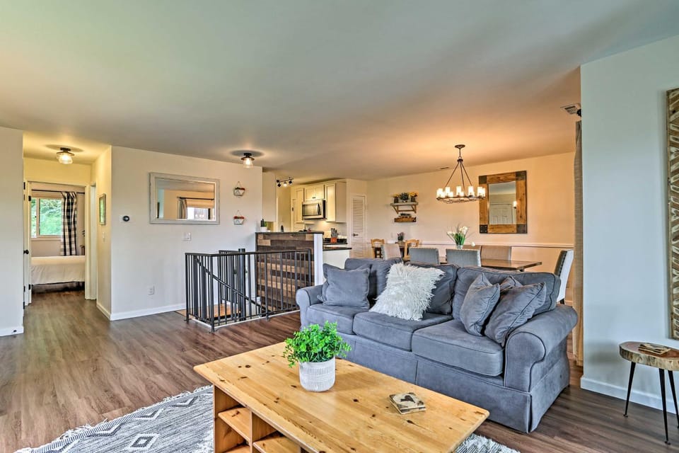 Vernon Condo w/ Deck, Near Appalachian Trail! House in Vernon Township