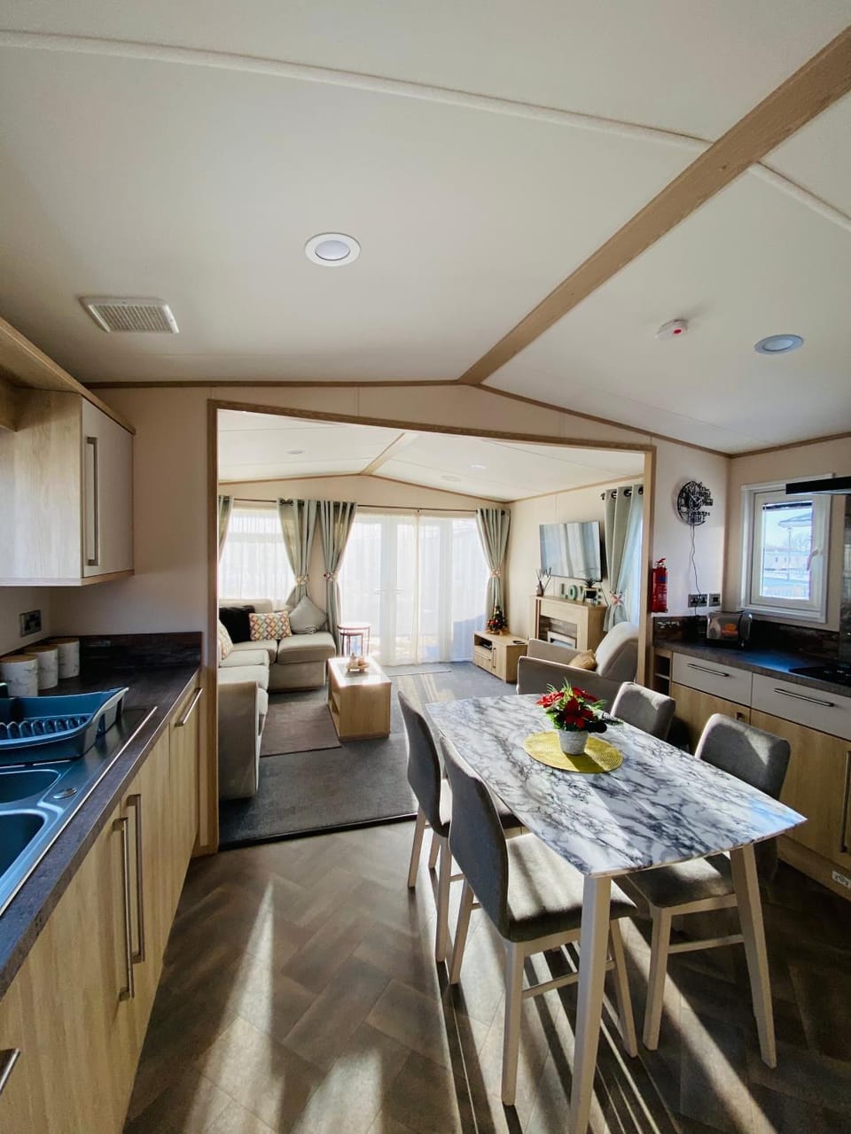 RJ Luxury caravan hire 2 with Hot Tub House in Tattershall