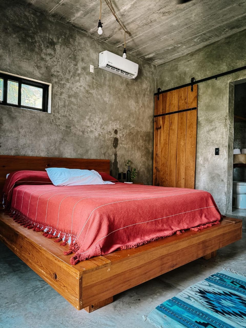 Bed, Photo of the whole room, Bedroom, air conditioner
