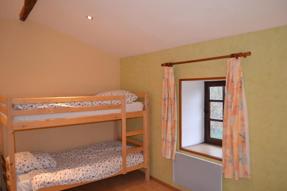 Bedroom, bunk bed