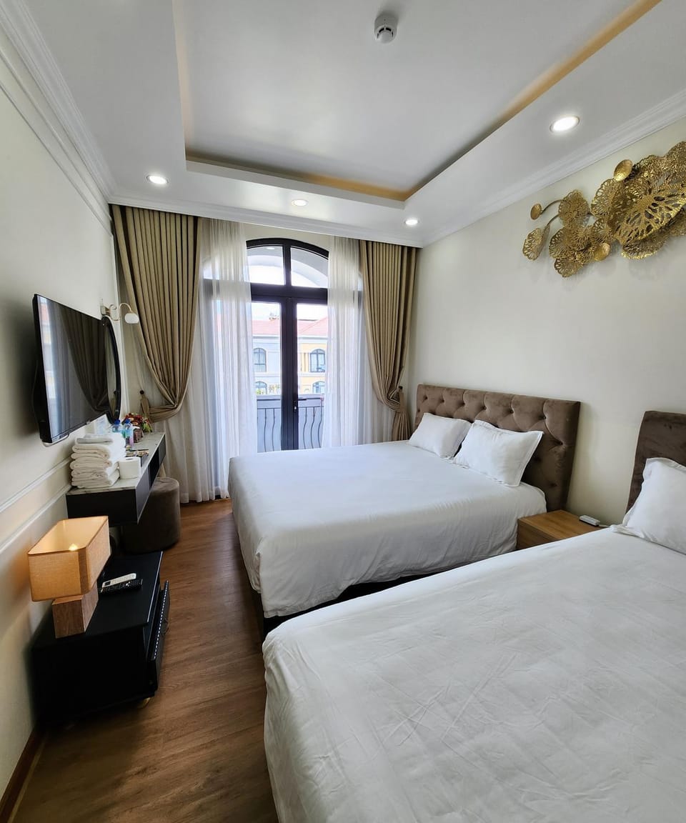 Bed, TV and multimedia, Bedroom