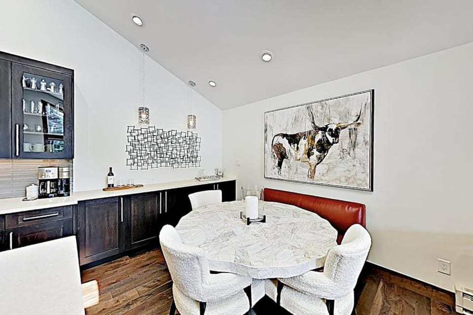 Buck Creek C203 Apartment in Avon