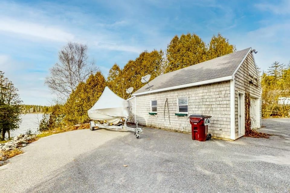 Property building, Day