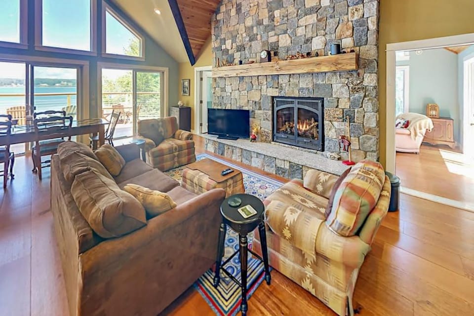 TV and multimedia, Living room, Seating area